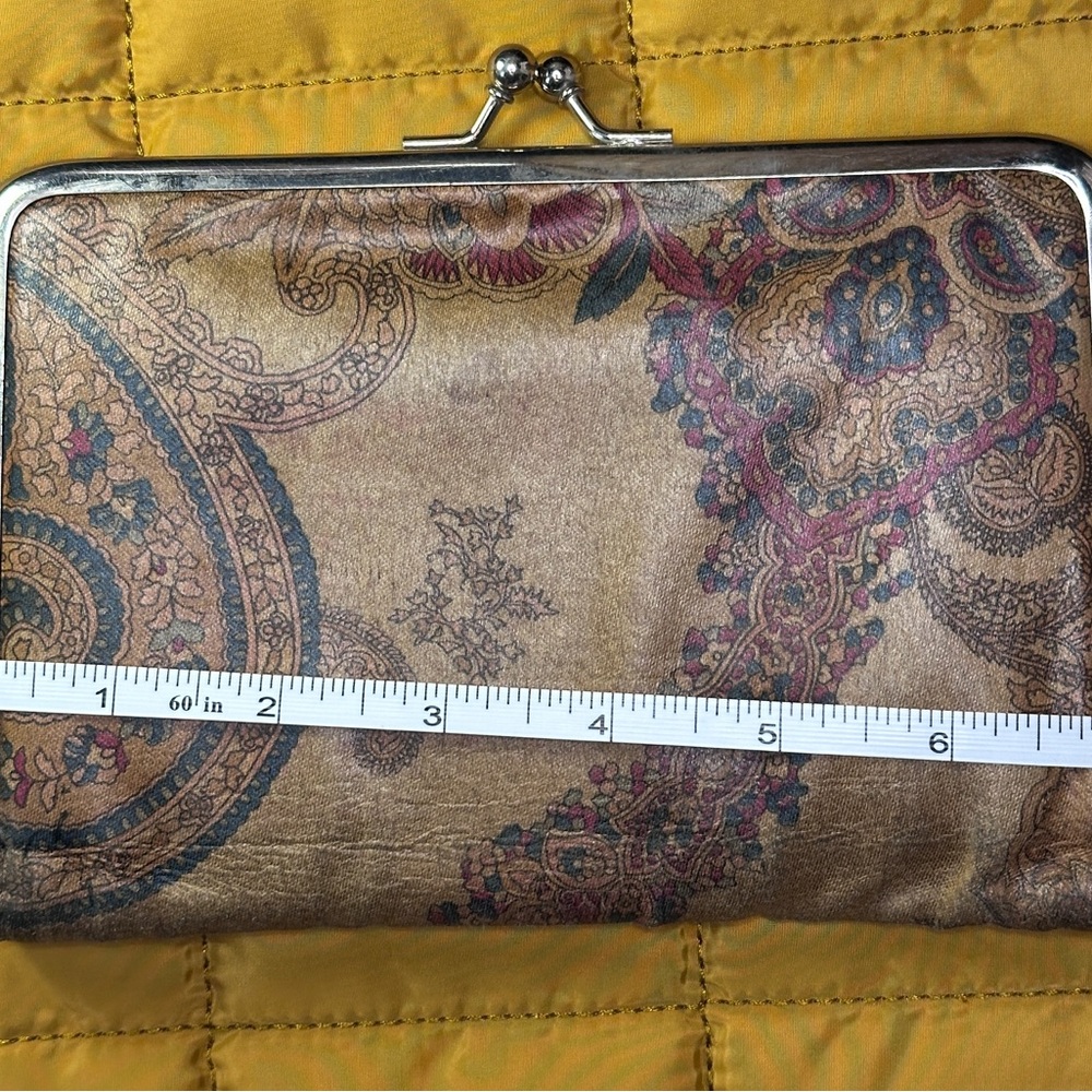Floral Print Women's Kiss lock Clutch - Picture 4 of 10